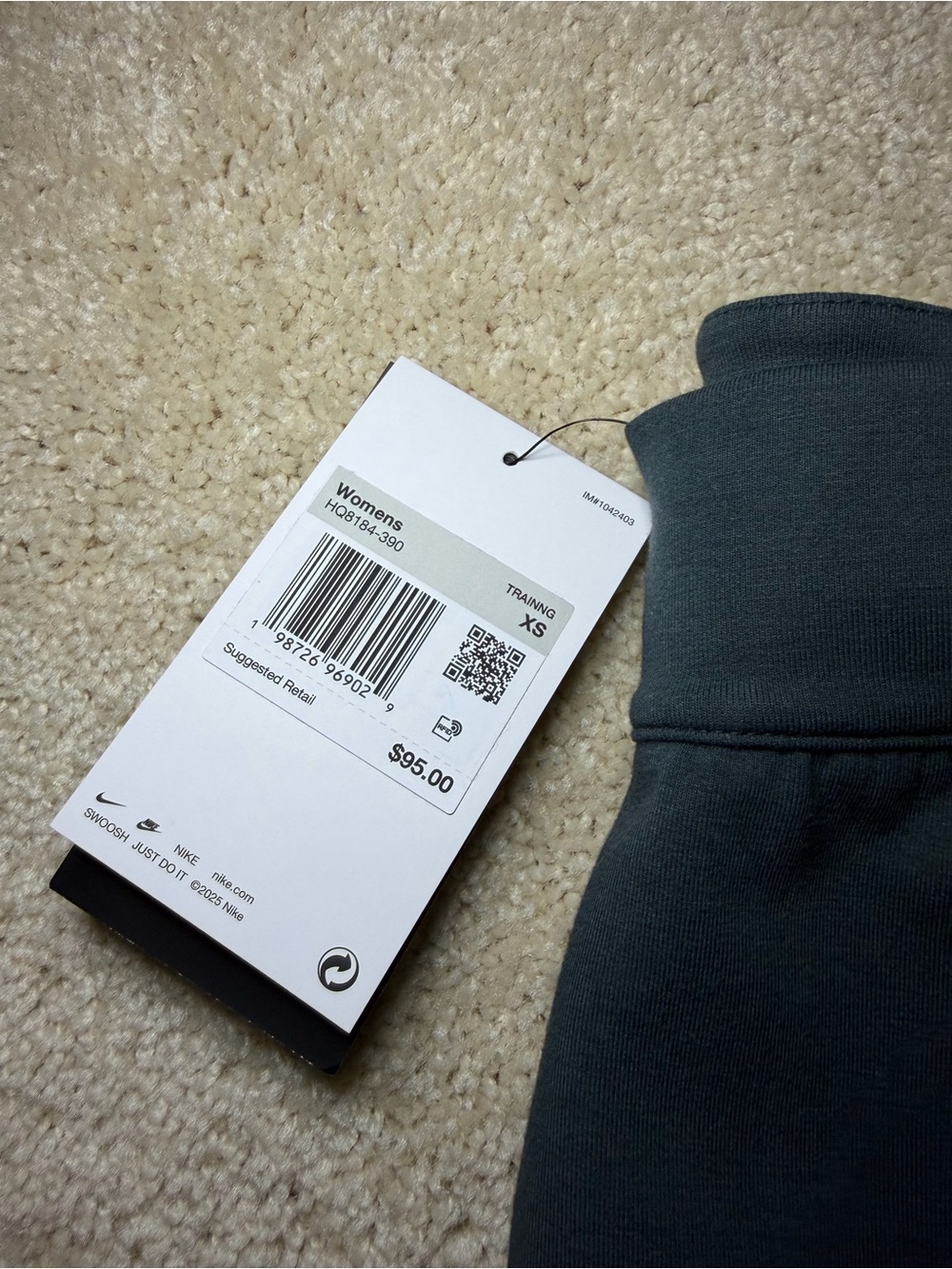 NWT Nike Women's 24.7 ImpossiblySoft
Mid-Rise Joggers - Picture 3 of 4